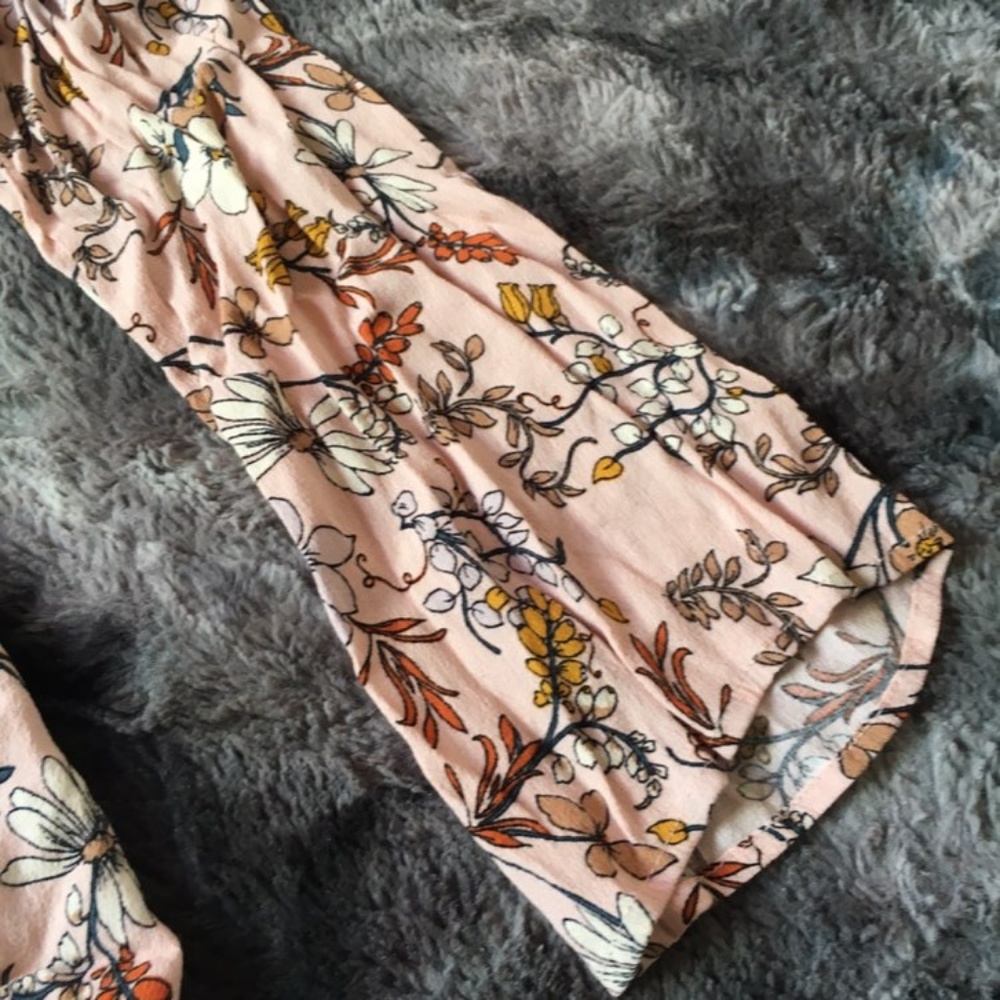 ❌SOLD❌ASTR Floral Bell Sleeve Romper - Picture 8 of 8